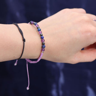 Aquarius - Zodiac Crystal Candle with Gemstone Bracelet - Quiet Rituals